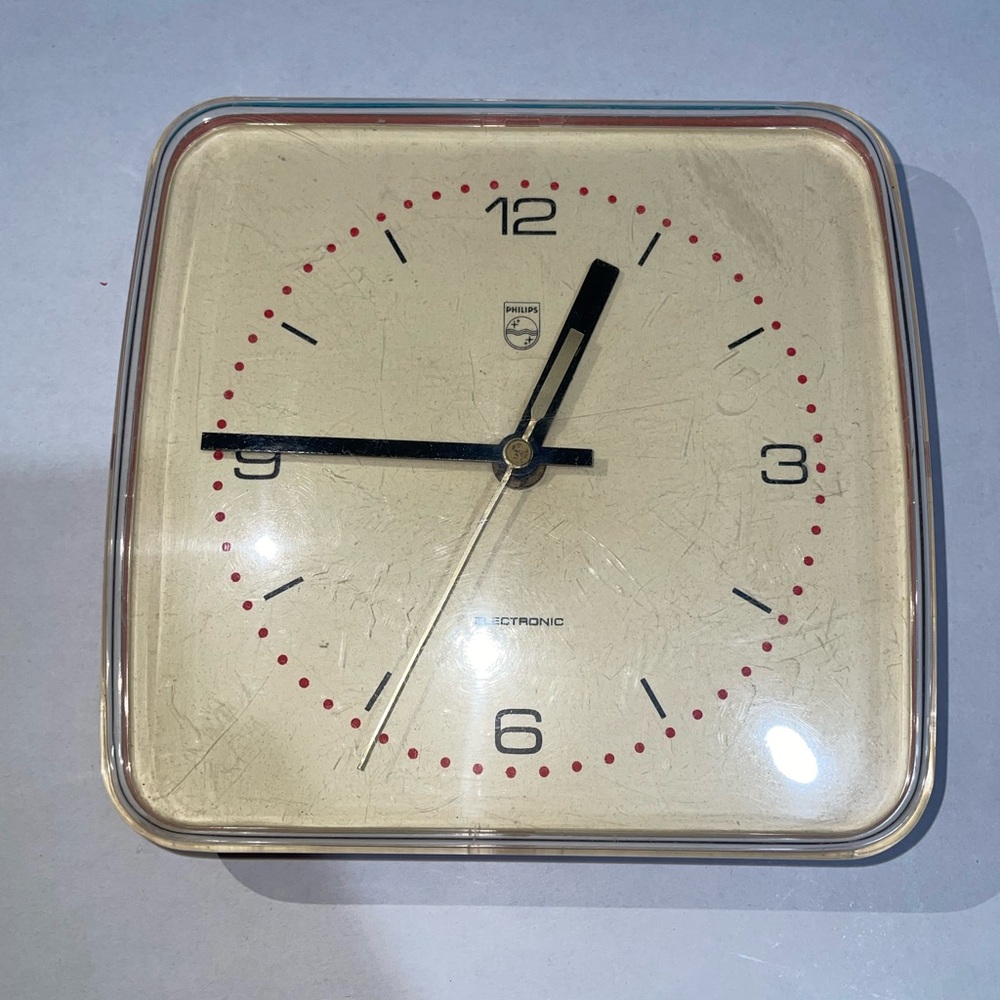 RED 70s PHILIPS ELECTRONIC TYPR HR 5450 VINTAGE WALL CLOCK